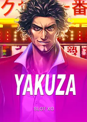 ชายหนุ่มแต่งกายแนวสตรีทญี่ปุ่นหน้าป้ายไฟนีออน YAKUZA จาก SLOT XO